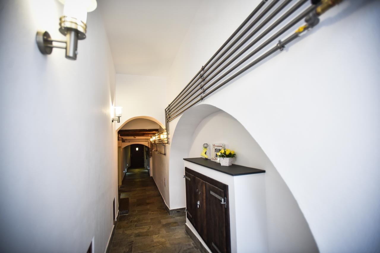 Yellowboot Aparthotel Sibiu Buitenkant foto